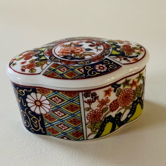 Ceramic trinket box - Picture 1 of 10